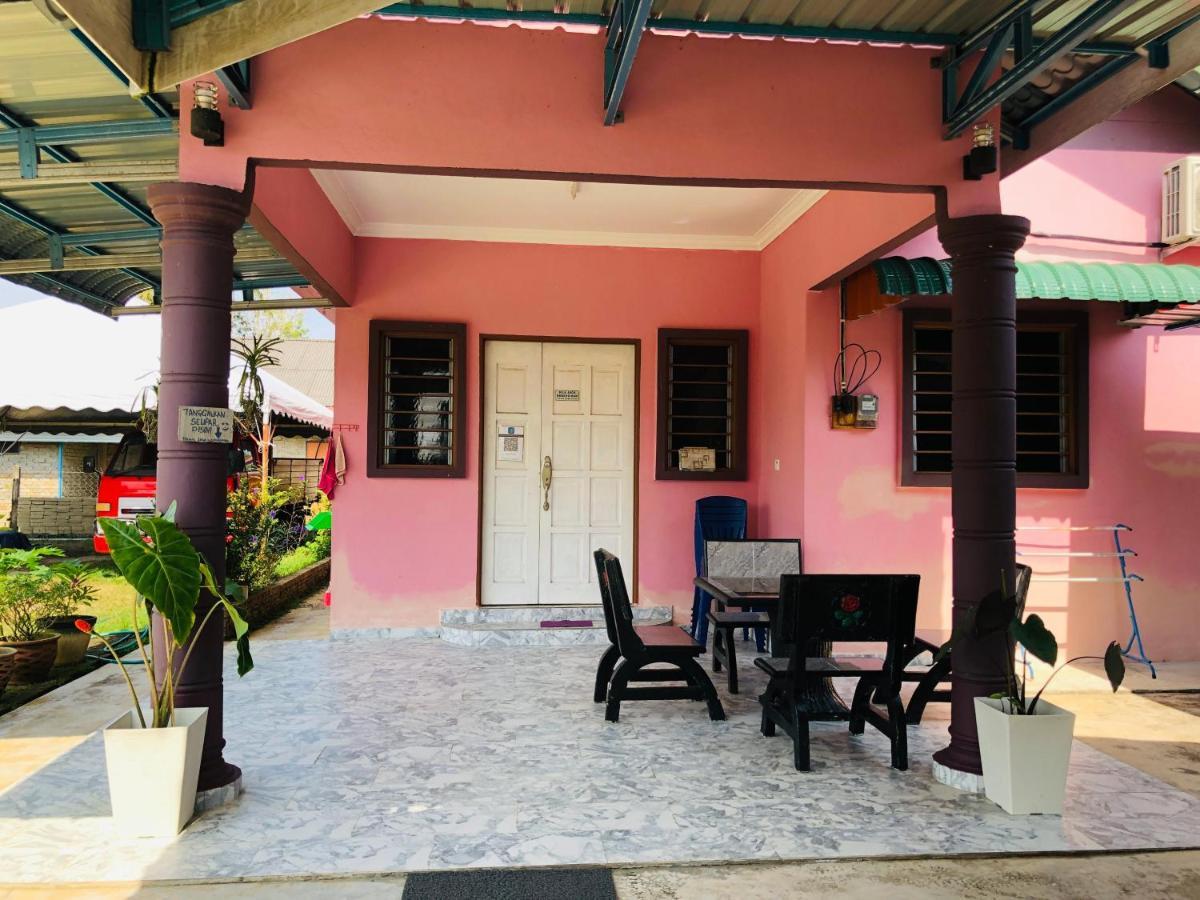 Homestay Tok Abah Dalam Rhu Pasir Puteh Kültér fotó